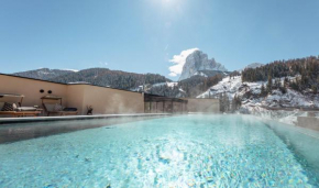 Отель Hotel Touring Dolomites  Санта-Кристина-Вальгардена